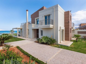 Beachfront Villa w Private Heated Pool Jacuzzi