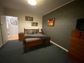Apartment On Tennyson