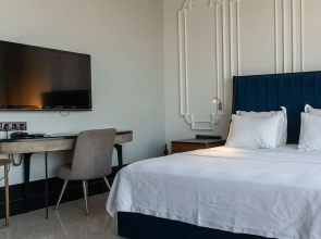 Mirage Airport Hotel