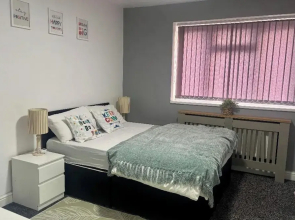 1 Room Ensuite Flat - Sleeps 2 With Sky Full Fibre