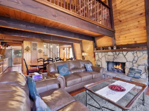 2073 - Mount Shasta Retreat 3 Bedroom Home by Redawning