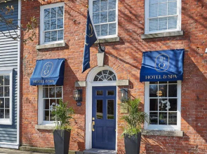 124 on Queen Hotel & Spa