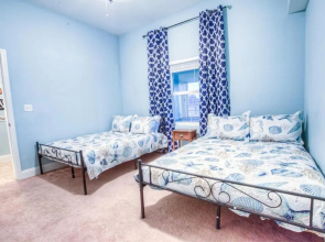 Large 3 Bd Penthouse 2034 In Laketown, Great Views and Amenities!