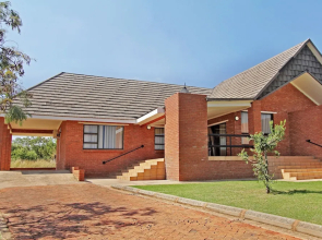 Monateng Safari Lodge