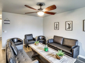 Fire Pit + Covered Patio: Bullhead City Escape!