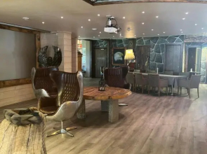 Ellivuori Rooms suurempi hotellihuone 24m2 järvinäköalalla Hyvä varustelu