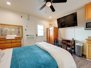 Fish & Kayak: Palm Harbor Studio w/ Pool Access!