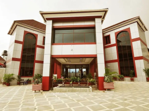 Soprom Hotel & Suites
