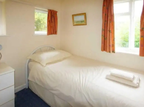 Eryl cottage in Rowen
