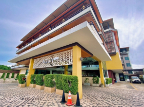 Aqua Resort Phuket - Near Beach and Chalong Pier