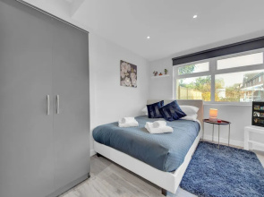 Charming Serviced Studio West Drayton London UB7
