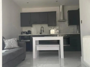 Apt 3, Lisvarna House