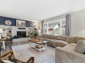 Branson Downtown Beauty - 4 BDR Home Sleeps 15