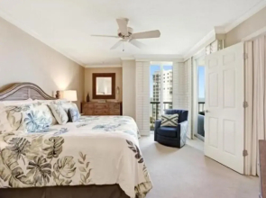 Deluxe Seaside Condo with Pool and Hot Tub by RedAwning