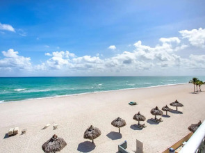 Days Hotel - Thunderbird Beach Resort