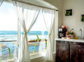 BEACHFRONT Escape - Cozy Studio
