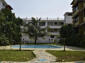 Jolly Poolside Hostel