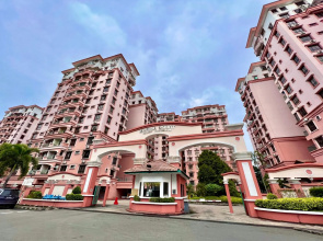 PENTHOUSE MARINA COURT VACATION HOME 5 BEDROOMS KOTA KINABALU 15pax