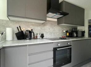 Modern & Spacious Home with Garden and Parking