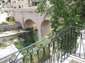 El Puente Cave Hotel