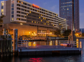 Sheraton Norfolk Waterside Hotel