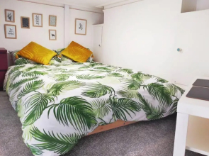 Cute & Cosy Loft-Style Studio close to Beach