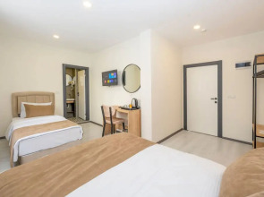 Gloria Airport Hotel