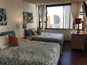 Waikiki Banyan
