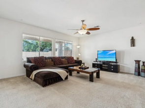 Pinnacle Breeze-private Backyard-mins to Six Flags