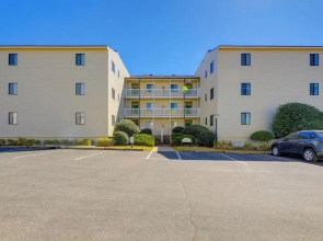 Emerald Isle Vacation Rental w/ Resort Pool!