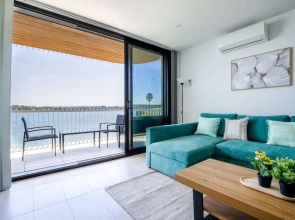 Stunning 1-bed Bayside Apartment With Superb Views