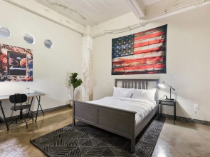 Beautiful 3bd Unit in Perfect Downtown Location