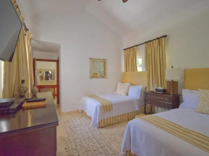 Cozy 4bdr Villa in Luxury Beach Resort With Service Staff and View of La Cana Golf Course