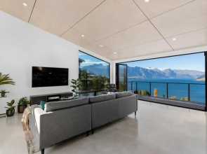 Lake and Mountain View 2 Bedroom House