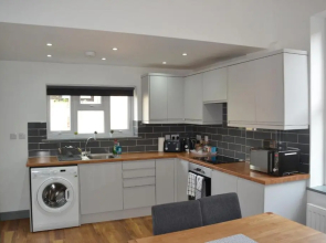 The Moo House - 2 Bedrooms Apartment - Stayseekers