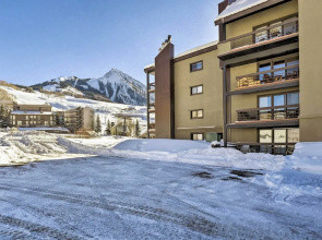 Cozy Crested Butte Condo - Walk to Ski Lift!