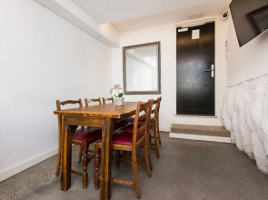 Elegant Studio With Fantastic Rooftop Views