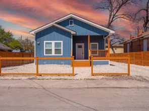 Sleek 4br/3ba Urban Living w/ Downtown Views!