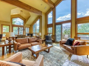 Breckenridge 5 Bedroom Luxury Home w/ Hot Tub & Views!