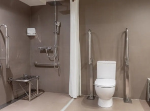 Duquesa Suites Landmark Hotel by Duquessa Hotel Collection