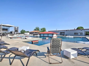 Stylish Ozarks Getaway w/ Resort Amenities!