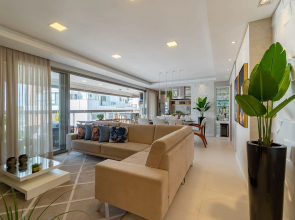 Luxuoso Apartamento em Condomínio com Piscina