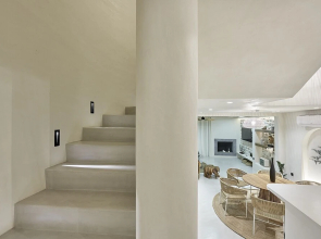 Seafront Idyllic Villa With Private Heated Pool and Outdoor Jacuzzi Steps Away From the Beach
