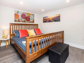 Prime Location - Luxury 1BR With King Bed - Steps From Byward Market
