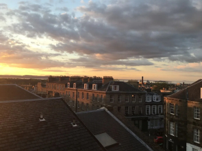 Stylish 2 Bedroom Apartment In Great Location