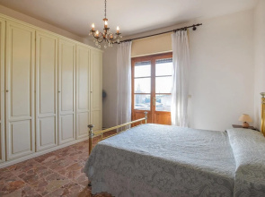 Beautiful Apartment in Piano di Mommio With Outdoor Swimming Pool, Wifi and 3 Bedrooms