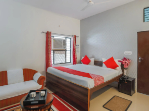OYO 71870 Shree G Residency