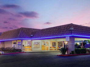 Knights Inn - Palmdale CA
