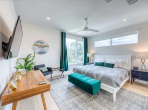 Contemporary Home Centrally Located Near Soco & DT