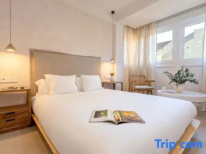 Spacious apartment in Granada center. San jerónimo